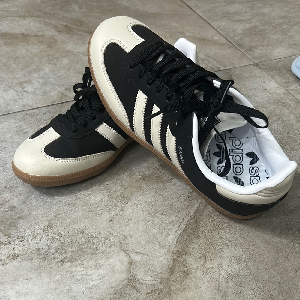 adidas Samba Low-Top Black, White & Gum women’s Sneakers - Picture 6 of 6